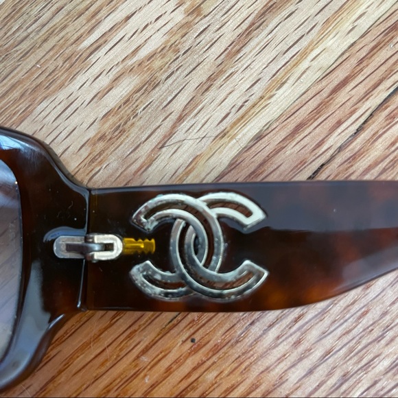 CHANEL | Tortoise Sunglasses - Picture 8 of 8